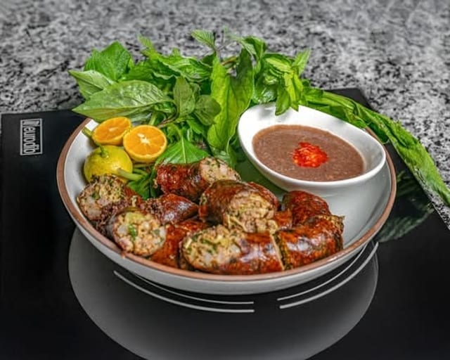 Lemongrass sausage ( Dồi Sả).