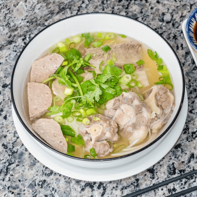 Phở Đuôi Bò (Oxtail Phở).
