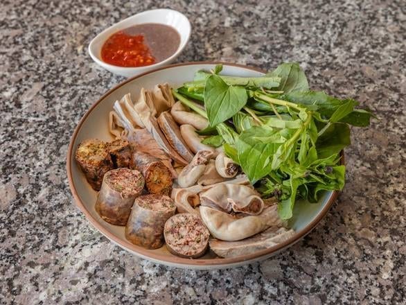 Pork intestine samplers (Dĩa Lòng ).