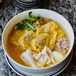 Wonton yellow noodle soup