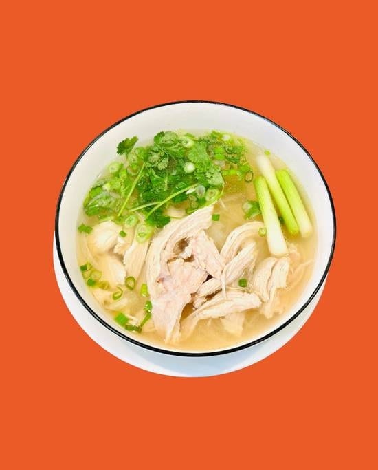 Phở gà xé - Chicken noodle soup (White meat).