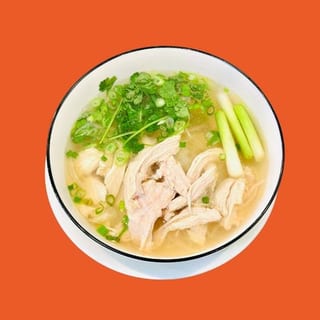  Phở gà xé - Chicken noodle soup (White meat)
