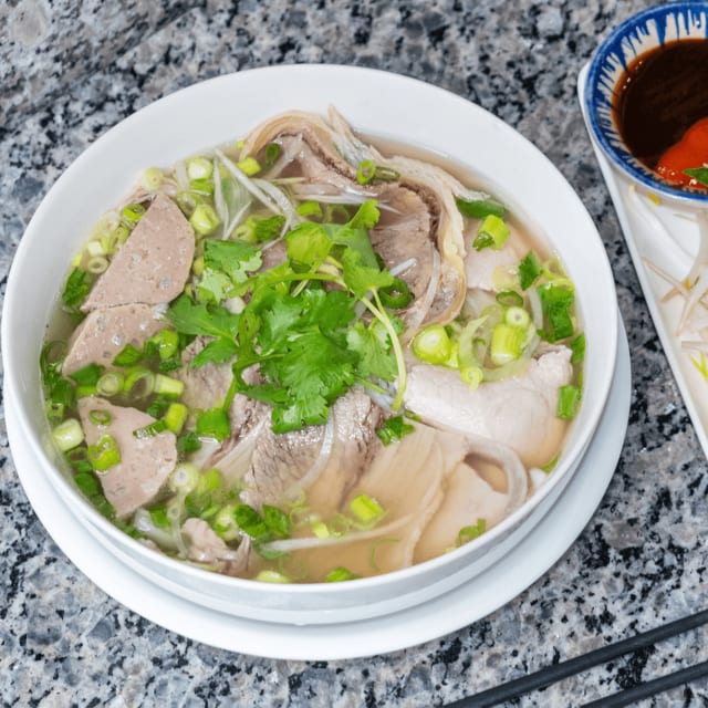 Phở Đặc Biệt (Special Combination Phở).