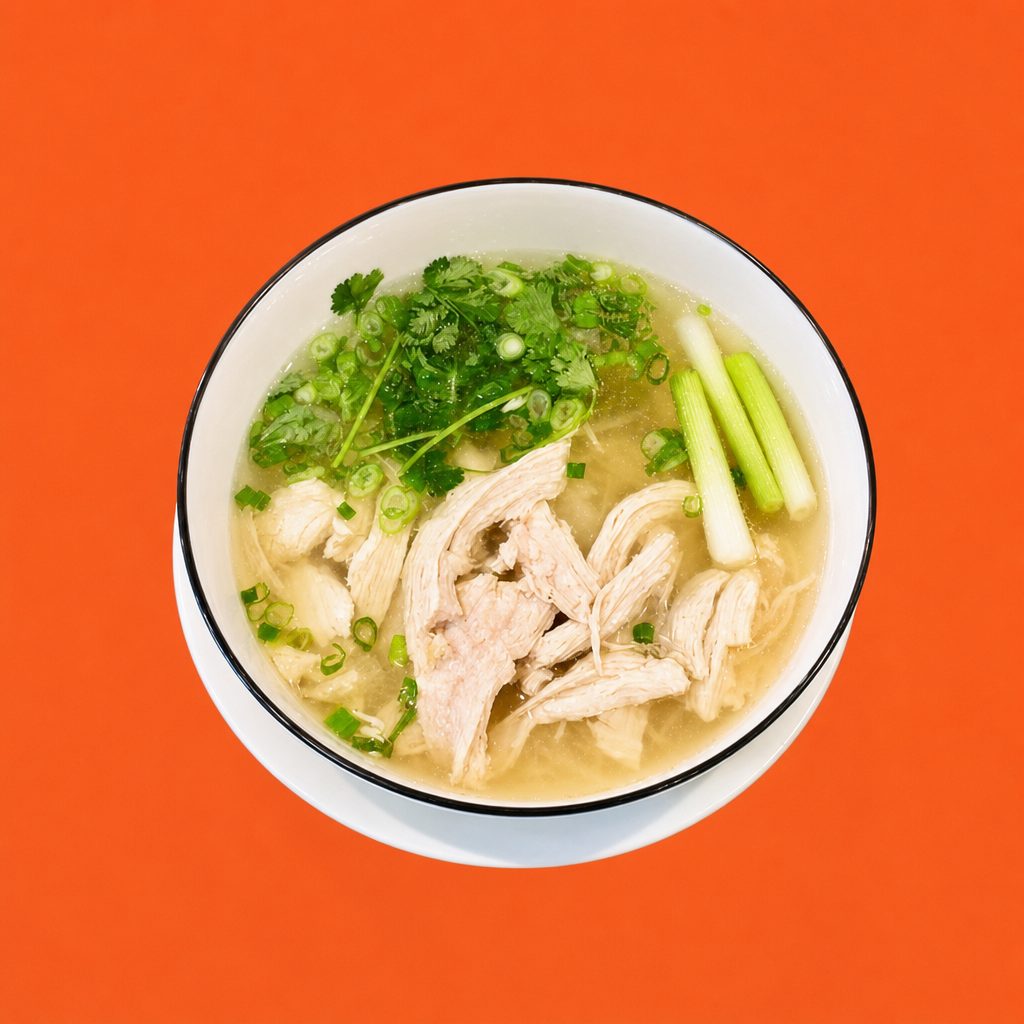  Phở gà xé - Chicken noodle soup (White meat).